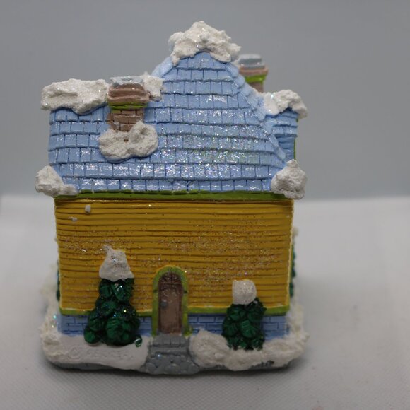 Christmas village traditional home with hand-painted details 4x4 - Picture 4 of 7